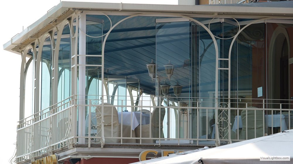 Closing off your veranda on the lake